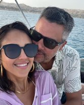 Jessica Alba și soțul ei, Cash Warren, divorțează după o căsnicie de 16 ani, după ce în 2024 au sărbătorit aniversarea căsătoriei