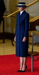 Lecție de stil cu Melania Trump. Ce ținută a ales pentru ceremonia de învestire a președintelui Trump. A apărut la ceremonie învăluită în mister