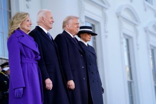 Lecție de stil cu Melania Trump. Ce ținută a ales pentru ceremonia de învestire a președintelui Trump. A atras toate privirile