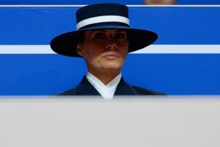 Lecție de stil cu Melania Trump. Ce ținută a ales pentru ceremonia de învestire a președintelui Trump. A optat pentru creațiile unor designer vestimentari