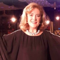 Stela Enache, dezamăgită de pensia ei după cariera de 50 de ani pe scenă. Frumoasa artistă a făcut ocolul lumii pe vasele de croazieră pe care a cântat