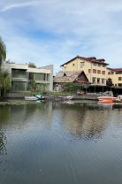 Cum arată casa lui Serghei Mizil din Snagov. Este estimată la un milion de euro și are vedere la lac. Iese din vilă și sare direct în barcă