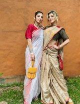Loredana, vacanță exotică în India alături de fiica ei și Iulia Vântur. Oamenii au criticat-o din nou că și-a modificat exagerat pozele. Se relaxează și meditează în India