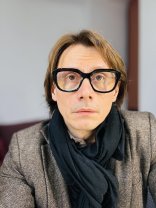 Marius Manole, luat cu salvarea direct de la teatru. Actorul muncește până la epuizare. Este urmărit de aproape 160 de mii de persoane pe Facebook