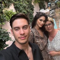 Așchia nu sare departe de trunchi! Cât de frumoasă era mama Andreei Berecleanu în tinerețe. Copiii prezentatoarei TV au moștenit frumusețea transmisă din generație în generație