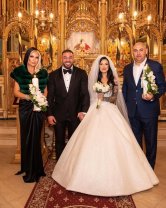 Legătura mai puțin cunoscută dintre Roxana Vancea și Laura Vicol. Cum au devenit cele două prietene. Politiciana și soțul ei au fost nașii de cununie ai vedetei