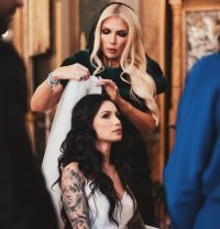 Legătura mai puțin cunoscută dintre Roxana Vancea și Laura Vicol. Cum au devenit cele două prietene. Roxana Vancea a lăsat-o pe Laura Vicol să-i aleagă data nunții