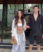 Ștefana Peev urmează să devină mămică pentru a treia oară. Cum a dat influencerița vestea cea mare, alături de soț și de ceilalți copii