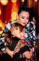 Fiica Oanei Roman a împlinit 11 ani. Isa este o adevărată domnișoară acum și deja își însoțește mama la evenimente. Este și mamă și tată pentru ea