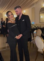 Mara Boglea, fiica Ralucăi Moianu, așa cum nu a mai fost văzută până acum. S-a postat în toată splendoarea ei de graviduță alături de soțul său în rochie mulată