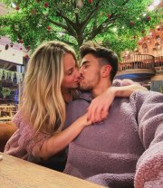 Sebastian Dobrincu s-a despărțit de Otniela Sandu, deși păreau extrem de fericiți. Tânărul milionar a fost surprins deja alături de fosta iubită. A confirmat separarea într-un podcast