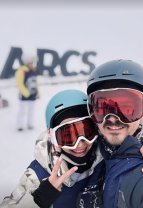 Elwira și Mihai Petre, mai îndrăgostiți ca oricând în vacanța lor de cuplu. Câți bani au scos din buzunar pentru locația de vis, stațiunea Les Arcs