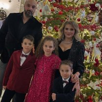 Ce s-a întâmplat de ziua Mirelei Vaida. Și-a petrecut aniversarea acasă, în sânul familiei!