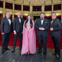 Alin Oprea, gest romantic pentru Medana la aniversarea de șase ani de relație. Ce surpriză i-a făcut artistul. Acesta a lansat o melodie cu grupul Romanian Tenors