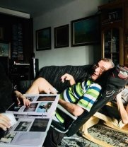 Clipe de coșmar pentru Eliza Natanticu. Tatăl ei a murit chiar în noaptea de Înviere. Și-a invitat prietenii să-i aducă un ultim omagiu