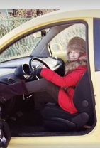 Marina Voica nu renunță la volan nici la aproape 90 de ani. Artista continuă să trăiască independent și sfidează vârsta din buletin. Recunoaște că a avut parte și de incidente în trafic