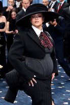 Rihanna este însărcinată pentru a treia oară. Și-a afișat burtica de gravidă pe covorul roșu de la Met Gala 2025, de pe 2 mai