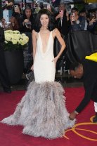 Apariția șocantă de la Met Gala 2025. Vera Wang a întors toate privirile pe covorul roșu, la 76 de ani. Nu se sfiește să-și etaleze silueta