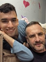 Mădălin Ionescu, cu sufletul pe masa virtuală. Ce scrisoare publică i-a adresat fiului său. "România nu e încă un loc pentru copiii ca tine, Filip." Se învinovățește că nu a fost mai prezent în viața lui