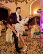 De ce nu au fost prezenți copiii lui Dinu Maxer la nuntă. A avut o petrecere de lux, cu peste 200 de invitați. Cântărețul și-a găsit liniștea în brațele actualei partenere