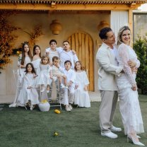 Familia Cârnaț se mărește! Cei doi soți așteaptă al zecelea copil. I-au anunțat pe ceilalți copii într-un mod emoționant