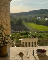 Adela Popescu și Radu Vâlcan au adus Toscana la Șușani. Cum arată casa lor de vacanță de la țară. Seamănă cu un colț din regiunea Toscana din Italia