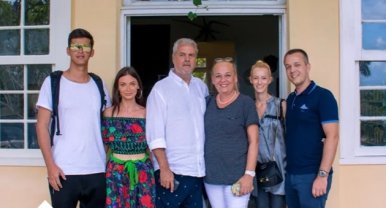 Adrian Năstase a împlinit 75 de ani. Cum arată acum, după aproape 2 decenii de când s-a retras din viața publică. Petrece timp cu familia