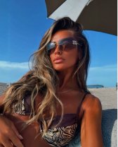 Diana Munteanu, criticată pe internet pentru că ar fi prea slabă. Cum s-a fotografiat la mare, în costum de baie, la 46 de ani. În trecut a povestit cum își menține silueta