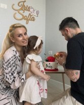 Elly și Cristian de la „Mireasă pentru fiul meu” au devenit părinți pentru a doua oară. Fosta concurentă a reality show-ului matrimonial a născut în apă. Sunt împreună de 11 ani