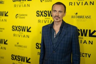 Julian Mcmahon, starul din serialul "Nip/Tuck" a murit la 56 de ani, după o lungă luptă cu cancerul. Colegii de breaslă îl plâng în număr mare