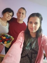 Andreea, studenta la medicină ucisă brutal de iubitul gelos, ar fi împlinit 23 de ani. Familia este încă distrusă de durere. Părinții și apropiații au fost la cimitir de ziua ei