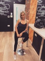 Drama trăită de Ella de la Insula Iubirii. A fost la un pas de moarte din cauza unor intervenții estetice: „Am făcut-o pentru binele relației”. Era să-și piardă viața din cauza unei reconstrucții abdominale