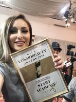 um arăta Oana Monea de la Insula Iubirii 2025 înainte de operațiile estetice. "Ispita supremă" i-a atacat dur pe Speak și Florin Ristei după ce au afirmat că și-a făcut intervenții la față. Susține că arată diferit din cauza unor probleme dentar