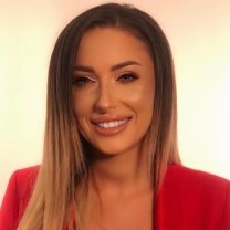 um arăta Oana Monea de la Insula Iubirii 2025 înainte de operațiile estetice. "Ispita supremă" i-a atacat dur pe Speak și Florin Ristei după ce au afirmat că și-a făcut intervenții la față. A fost ironizată de Speak și Ristei