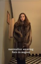 Columbeanu, așa cum nu a mai fost văzută vreodată. S-a filmat într-o haină de blană după ce ani la rând a fost vegană. A postat videoclipul pe TikTok