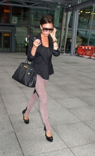 Victoria Beckham - cu negru