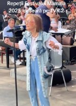 Marina Voica, apariție de senzație la festivalul Mamaia. A urcat pe scenă la aproape 90 de ani. La repetiții a purtat o ținută tinerească din denim