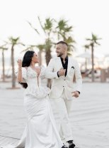 Oana Radu s-a căsătorit pe plajă, la malul mării, cu Șerban Bălăban. Ce rochie de mireasă a ales pentru ziua cea mare. Mirele a avut un costum ivory