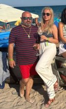 Cătălin Scărlătescu iubește din nou? Și-ar fi găsit o nouă iubită la scurt timp după ce au apărut zvonurile despărțirii de Doina Teodoru. Noua iubită are 27 de ani
