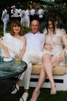 Cum arată și cu ce se ocupă Rodica, soția lui Mugur Mihăescu. Cei doi s-au cunoscut în liceu. Fiica lor s-a căsătorit în septembrie 2025