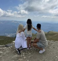 Eva, fetița Elenei Udrea, a împlinit 7 ani. Imagini de la prima aniversare a copilei alături de mama ei, după aproape 4 ani de închisoare, după condamnarea din dosarul Gala Bute