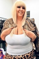 Cum arăta Raluca Bădulescu în tinerețe, când avea 121 de kilograme. A făcut operație de micșorare de stomac și a ajuns la puțin peste 40 de kilograme. În 2013 a luat decizia de a se opera