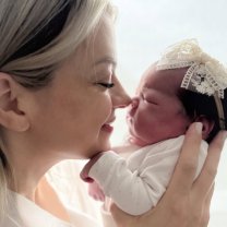Marina Cârnaț a devenit mamă pentru a 10-a oară! Primele imagini cu mezina familiei. Tabloul familiei s-a mărit