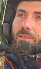 Povestea care a înlăcrimat o țară întreagă! Un tânăr român lucrează 14 ore pe zi pentru a-și salva iubita bolnavă, diagnosticată cu durere complexă regională