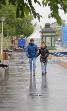 Povestea care a înlăcrimat o țară întreagă! Un tânăr român lucrează 14 ore pe zi pentru a-și salva iubita bolnavă. Au strâns banii necesari după ce povestea a devenit virală