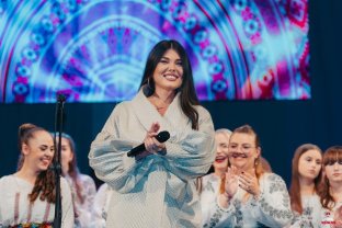 Paula Seling a vorbit pentru prima dată pe larg despre adopția fiicei sale. "I-am văzut poza prima oară și am știut că e copilul nostru". Artista nu are copii biologici