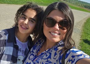 Paula Seling a vorbit pentru prima dată pe larg despre adopția fiicei sale. "I-am văzut poza prima oară și am știut că e copilul nostru". Fetița are 11 ani acum