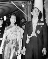 A murit "Jackie Kennedy" a Asiei. Sirikit Kitiyakara a fost soția regelui care a domnit 70 de ani în Thailanda. Era mama actualului rege în vârstă de 73 de ani