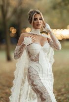 Cât a costat rochia de mireasă a Claudiei Puican. A scos din buzunar o mică avere ca să strălucească în ziua cea mare. A fost creată special pentru ea