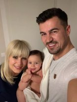 Elena Udrea, anunț emoționant la doar câteva luni de când a ieșit din închisoare. "Dorința mea cea mai mare a fost ascultată și împlinită de Dumnezeu". Își reface legătura cu fiica ei după eliberarea din închisoare